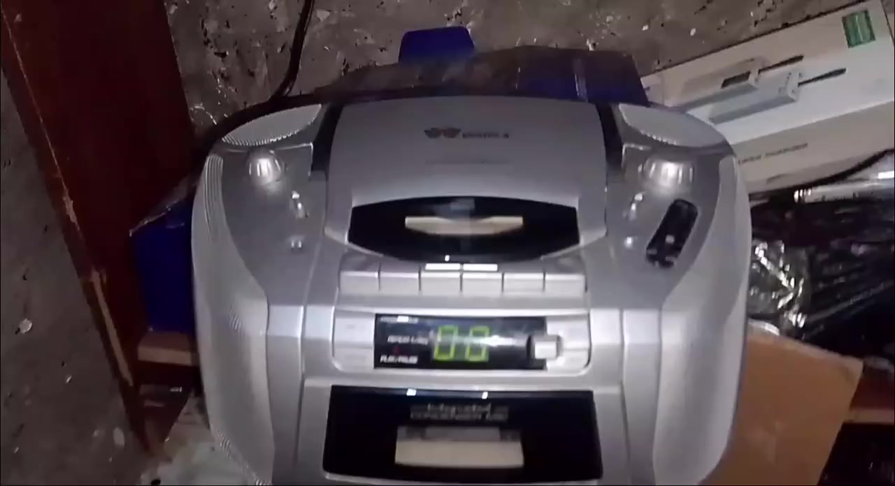 السلام عليكم راديو ومسجل وسيدي نظيف حيل فقط قبق مال باتريات مفقود كله شغال سعر 25 عنوان بغداد ام الكبر ***********
