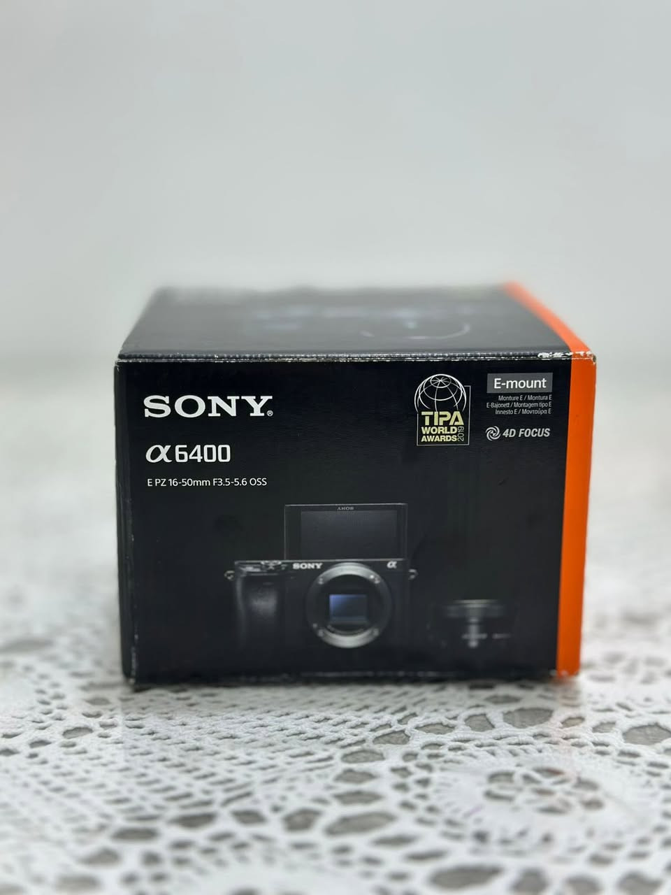 كاميرا sony 6400 الخيار الأمثل لصنّاع المحتوى, اليوتيوبرز، والمصورين الطموحين كاميرا تقدم أداء احترافي يناسب تصوير الأشخاص، المناسبات، السفر، الفلوكات ، والبورتريه .

المواصفات والمميزات: 
جودة صور وفيديو عالية بدقة 24.2MP و4K.  
تركيز تلقائي سريع وممتاز حتى للحركة.  
شاشة مائلة 180° للفلوك والتصوير الذاتي.  
سهلة الاستخدام حتى للمبتدئين والمتقدمين.  
أداء قوي في الإضاءة الضعيفة.
مثالية للتصوير الإعلاني وصناعة المحتوى. 

الملحقات:
عدسة ال 16-50 
وملحقات الكرتون كاملة مع جميع الإكسسوارات الأصلية 
 +بطاريتان مع شاحن
السعر :850 ألف وبيها مجال بسيط.
المكان : النجف فقط
التواصل عبر الواتساب او الاتصال :***********
