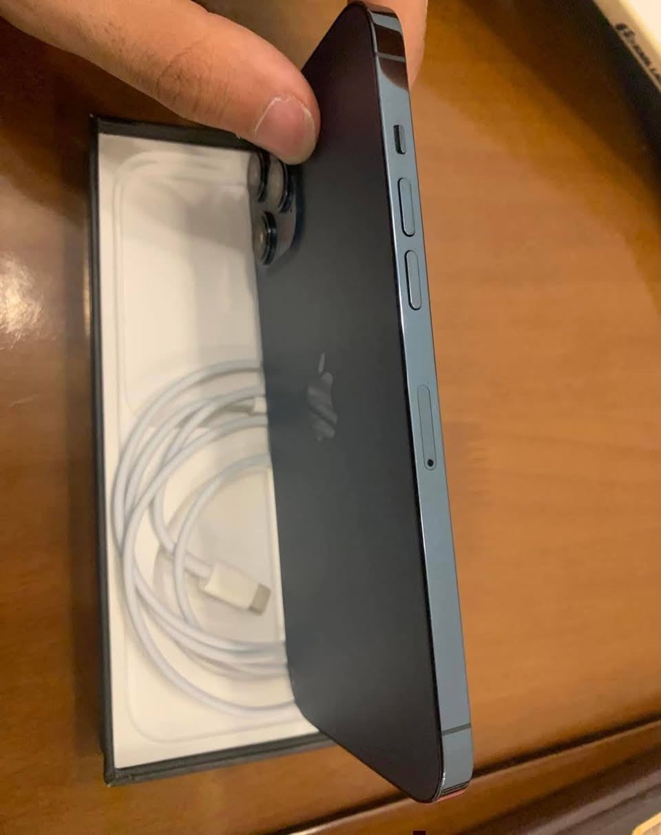 أيفون 12 برو ماكس للبيع دبل سيم كارت
الذاكره  256  گيگه والبطاريه 88%
السعر  475  الف 
شراي اتصل عل رقم   ***********
