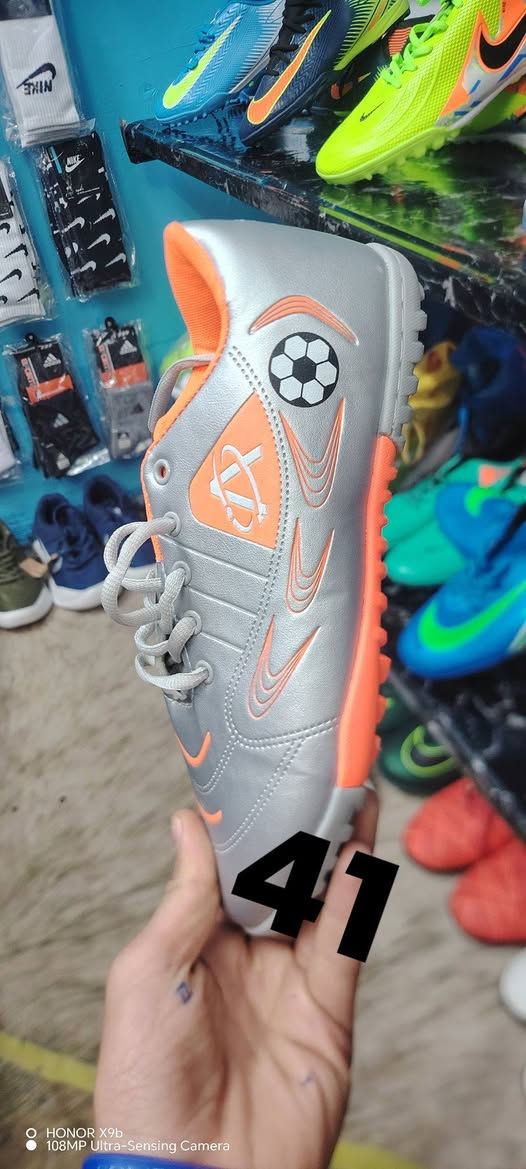 حذاء خياط خارجي كامل💞💥 
نوعيه ممتاز👌 
السعر فقط 10ألف 🔥
آخر 4 قطع سارعو بله حجز 😇
موجود توصيل جميع المحافظات 5000 الف كركوك 3000 فقط 🚕🚚
*********** 📲☎️📞
