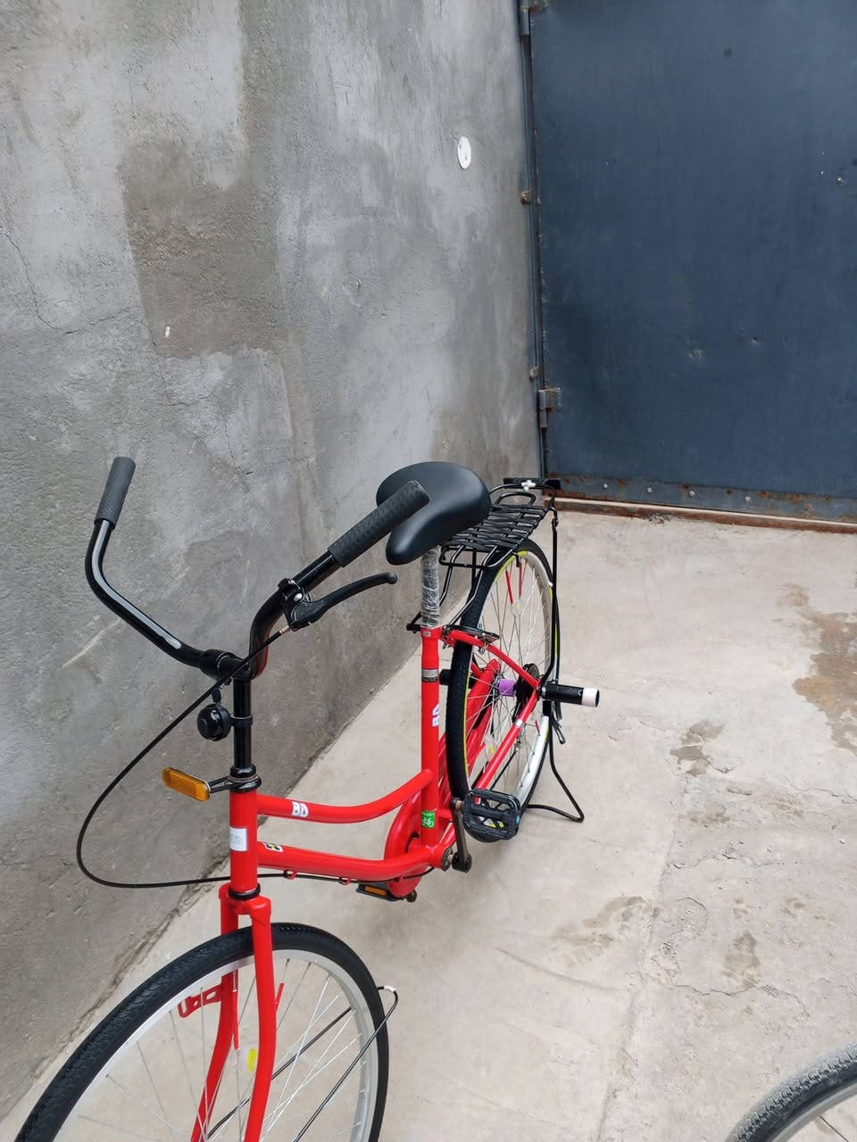 السلام عليكم بايسكل بيدي حاويه، 21 دم الغزال لون مميز نضافه فول شوفت عينك 
رقم /***********
الجزيره
