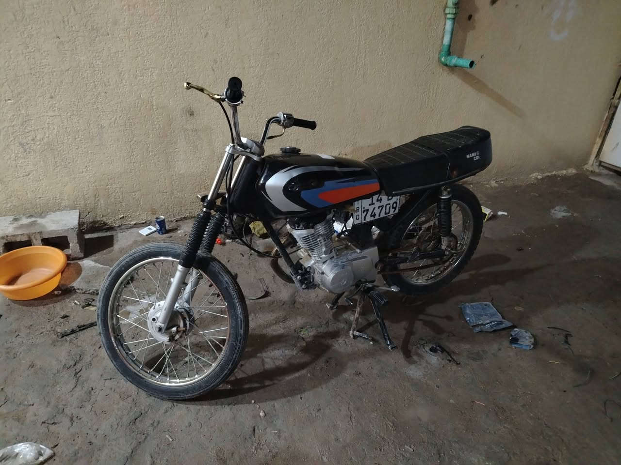 سيجي نامه رقم وسنويه بأسمي الدراجه شوفت العين رايدهة 1250  ومجال قليل حك الجيه فقط المكان بهادريه
***********
