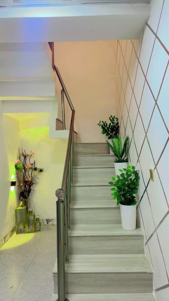 بيت للبيع في مجمع القرية الذهبية 
200متر طابقين بصف حديقة 
 يتكون من ثلاث غرف نوم وصحيات عدد 3
واستقبال وصالة ضيوف ومطبخ داخلي ومطبخ خارجي 
شغل درجة أولى على ايد صاحب البيت 
كهربائيات ومجاري  افضل نوعية 
دعامات ابواب وشبابيك نضام الغرف دكتات تبريد
  
واصل للشركة 104مليون 

مطلوب للشركة 31مليون نضام اقساط 500الف بالشهر 
السعر الكلي 135 مليون وبي مجال قليل 

للاستفسار والأتصال 
***********
