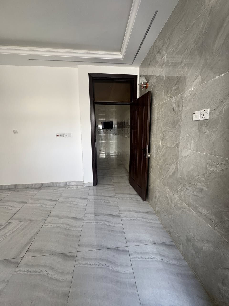 دار مساحه ٥٠  للبيع متر بمحمع السلطان الثالث طابقين ثنين نوم وصاله وصحيات وترك شارع مفتوح ثامن فرع من لشارع العام بسمي مباشر تنازل شركه القلعه لاستفسار ***********
