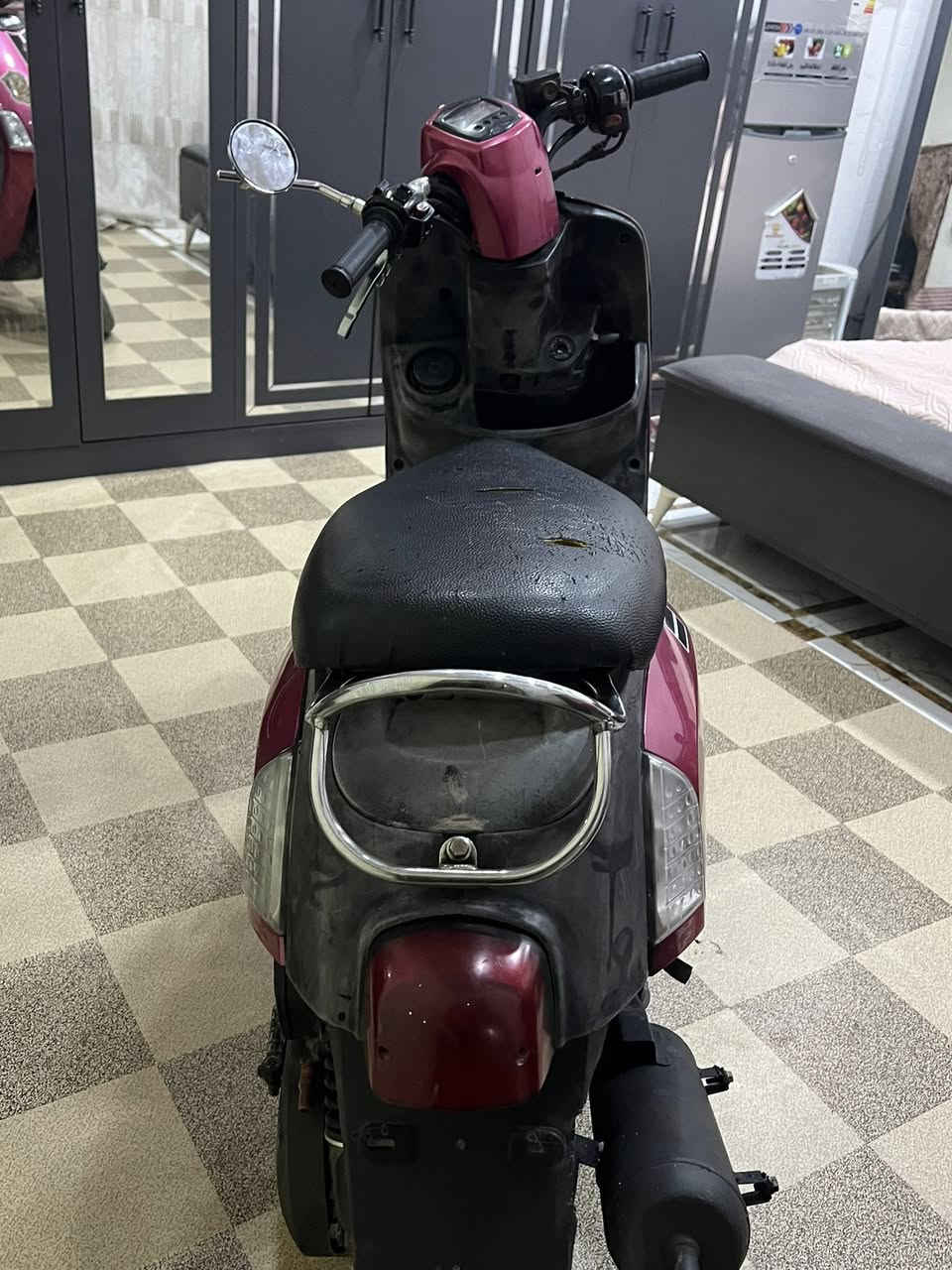 دراجه بوليسي نوزل كلشي مابيهه بس اسلف  موشغال كامله حاويه 800 وبيهه مجال مكاني بوصخير الصدرين  ***********
