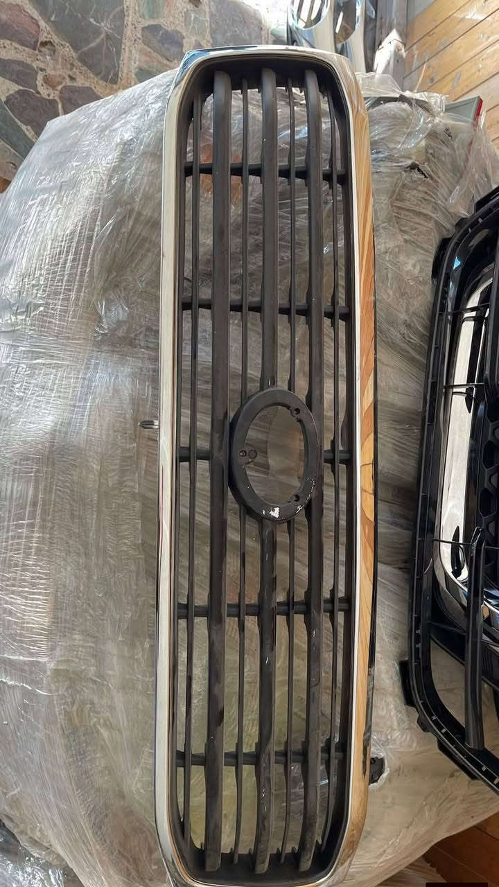 السلام عليكم غراض لاندكروز 2003ال2007/
بك لايت جهته السايق  50
لايت جهت اليمنه 50
شباك 40
***********
