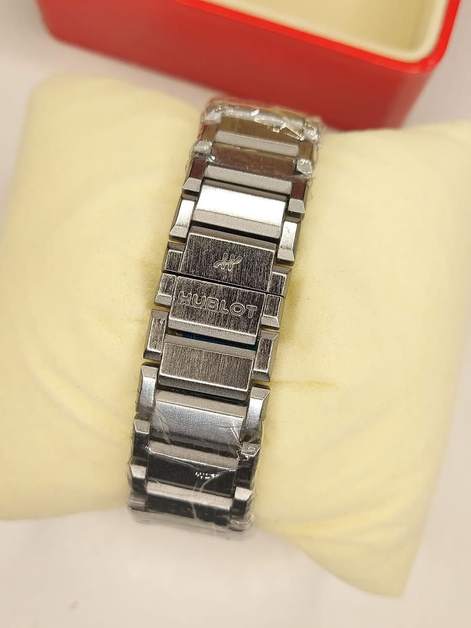 هوبلوت اوتوماتيك وزن ثقيل سعر القطعه 35 سعر القطعتين 63 الف توصيل موجود


**إذا كنت صاحب هذا الإعلان وتريد حذفه لأي سبب، رجاءا أرسل رسالة إلى الدعم الفني**