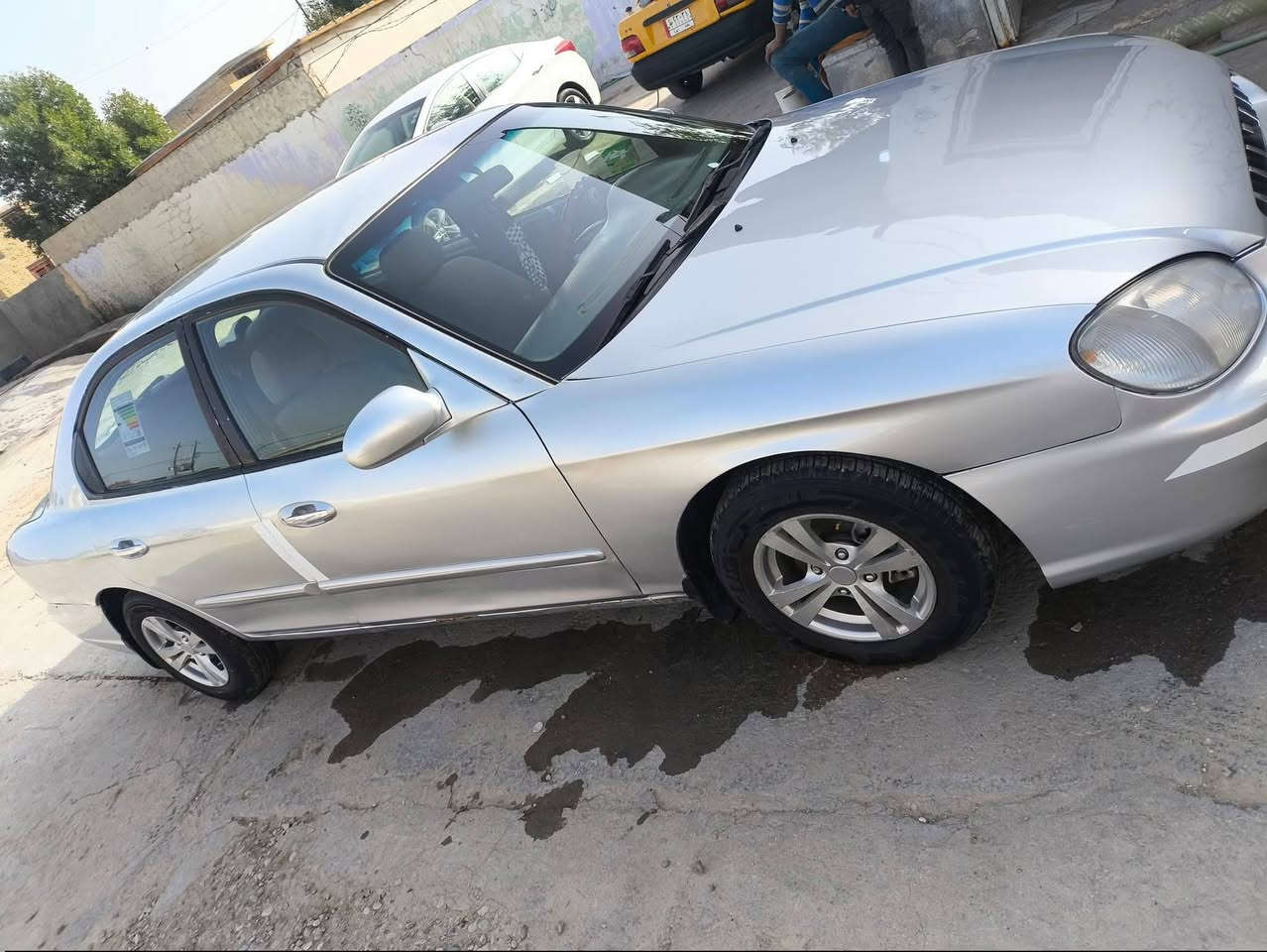 السلام عليكم سوناتا 2001 سنوية لل2028 هزة جديدة ما ساقطة رقم بغداد دولي باسمي شخصيا اني المالك مداور ثاني يوم تخم تاير جديد مكينة 2000 المرغوب كير ومكينه شرط جاهزة من كافة النواحي سيارة خير من الله السعر 60 وبيها مجال  مكان  السيارة ديوانية للاستفسار ***********
