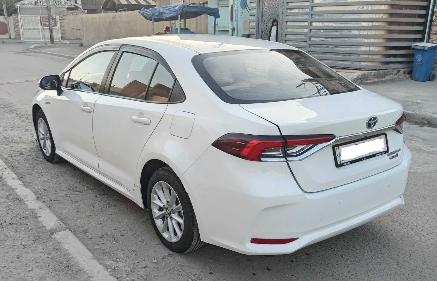 للبيع كورلا 2022 هايبرد وارد صيني الشكل الخليجي علامة زرقاء باسمي رقم بغداد نظيفة جدا ماشية 80 الف كم بيها تبديل الدعامية الخلفية  وبارد قليل تحت الجاملوغ الخلفي وصبغ كد شبر تحت
 الرقم فقط والباقي كفالة عامة السعر 133 ورقة للاتصال على الرقم *********** واتساب غير متواجد عالفيس رجاءا
