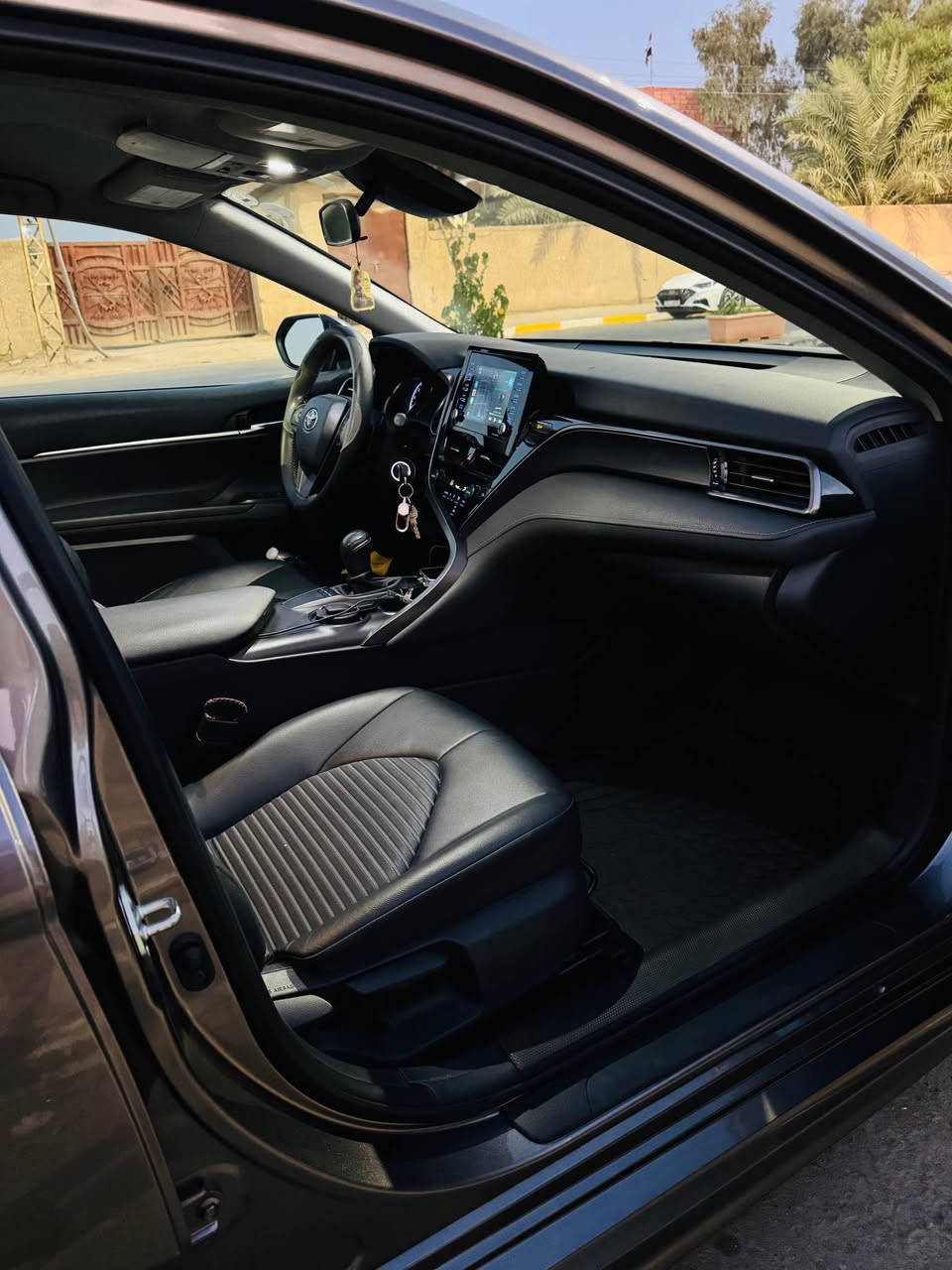 السلام عليكم 
تيوتا كامري 2022 se رقم اربيل الجديد بيع أو مراوس بكورلا هايبرد تريد تحويل او وكاله  حادثها كما موضح بالصور السياره ماشيه 37 الف والسياره صبغ الحوض فقط +الجاملغات الخلفيه بارد + الجنطه تبديل نفس اللون مواصفات السياره كشن السايق كهرباء شاشه كار بلي كشنات جلد كامره كروز سرعه وباقي المواصفات ال se  المعروفه والسياره ميحتاج الها مصرف كامله مكمله  سعر السياره 185 وبيها مجال  مكان السياره الصويره /وبغداد للاستفسار 
*********** الصويرة, واسط
