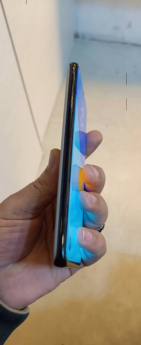 اس 21 الترا فقط مستبدل ضهر جهاز نضيف كلش 
معارض شعندك نزل ذاكره 256 رام 12 دبل سم


**إذا كنت صاحب هذا الإعلان وتريد حذفه لأي سبب، رجاءا أرسل رسالة إلى الدعم الفني**