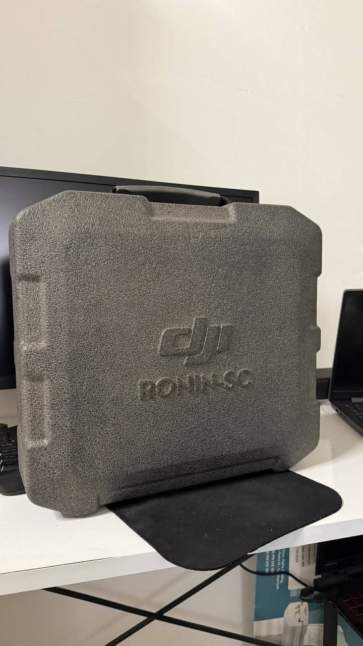 Dji Ronin SC Combo
وەک لۆک وایە زۆر کەم بەکار هێنراوە
هەموو پێداویستییەکانی لەگەڵە
نرخی ١٩٠ هەزار
لە سلێمانیم 
*********** whatsup
