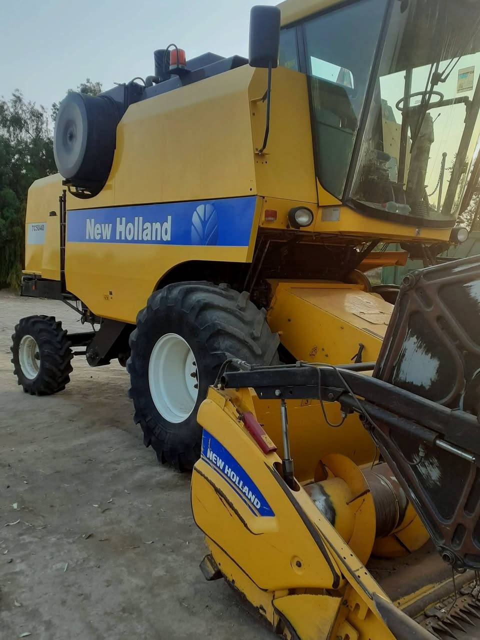 السلام عليكم  حاصوده يهولاند للبيع مديل (2014 )نضيفه كلش  المكان الديوانيه الشراي ينتصل عل رقم (***********
