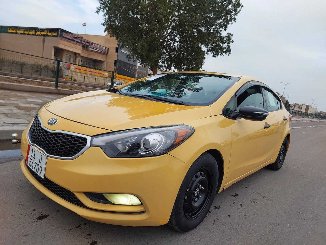 سلام عليكم عندي كيا فورتي 2015 كفاله عامه السياره ليبل واحد استخدام شخصي باسمي ما مشتغله تكسي حداديه وصدر خلفي وامامي دوشمه تخم تاير لا يت زنون كامره تبريد تدفئه اخوان اخوكم موضف ما مشتغل تكسي السعر 103 وبيهه مجال العنوان بغداد شهداء البياع رقم الهاتف ***********
