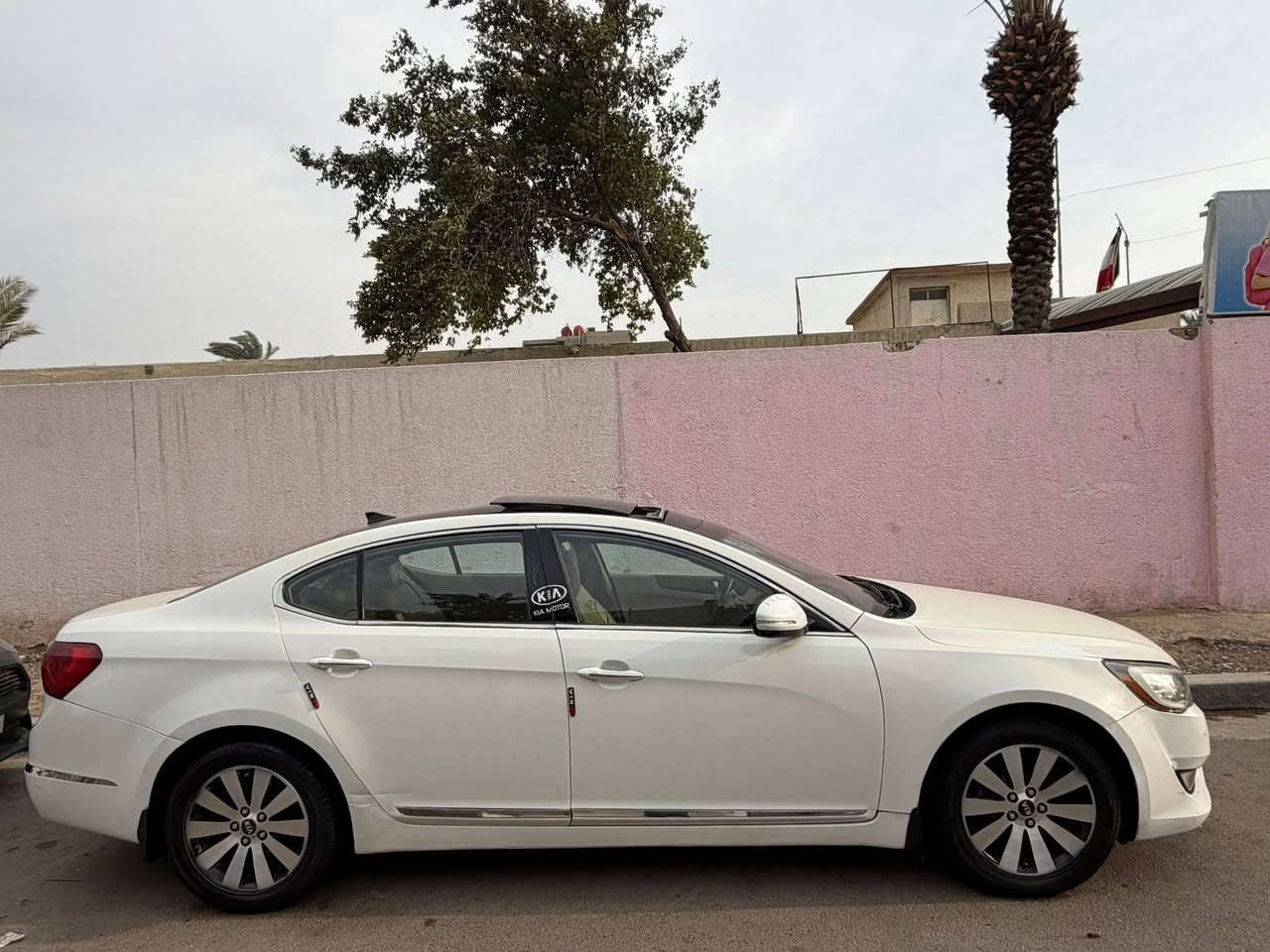 كيا كادنزا خليجي 2011 VIP الملكي فول مواصفات  رقم بغداد أنكليزي  باسمي  سنويه وهزه جديدات
بانورما بصمه كراسي ثنينهن كهرباء حساسات مراه شفط هواي مواصفات ما ماشيه هواي 100mi يعني 146km 
محركها 6 سلندر 3500 ناعم ما بيها رواجز ابد  وكير وصدر جديد تبريد ثلج تدفئه   وكهربائيات جاهزات دوشه كشنات و ارضيه جلد  ب ٣٥٠ الف  
(صبغ حزام . حادثها   جاملغ خلفي  نفسه مصلح وتكمه مبدله 
بانورما كذالك دوسه بيها ضربه ب رصيف  بارد   شويه شي خفيف بسياره مكفوله من جفيه وكلبه)    
بجم وحوض نظيفات  ما بيهن ضربه  
سياره حلوه و رزانه  ب عافيه ع ياخذها 
سعرها  89 ورقه   مناسبه كلش لان اريد ابيع    جماعت 80 ما ابيع لا تعب نفسك  بيها مجال بسيط كلش  ما تعجبه كلمه طيبه صدقه. للبيع نقد  فقط بدون مراوس 
  بغداد بسمايه 
*********** 📞
