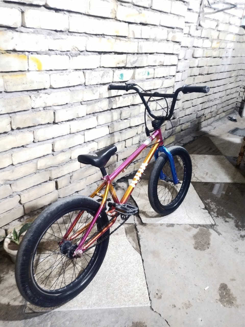 BMX للبيع بس المكينة عطلانة السعر 70 قفل مكاني حي التراث متوفر على الواتساب ***********
