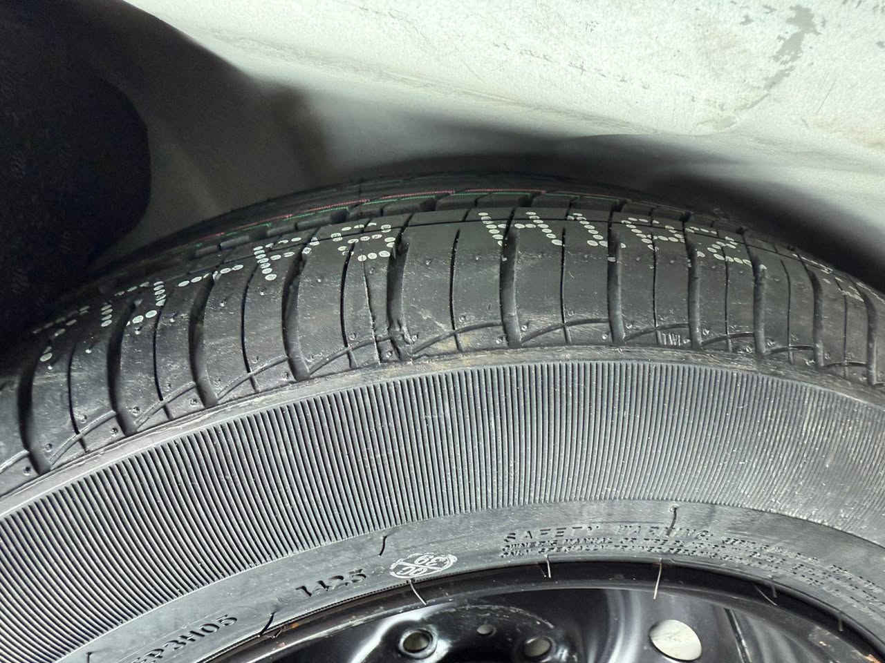 السلام عليكم اكسنت موديل 2010 مقفوله منطقه وصبغ ماشي 98 سبيع المنازل تخم تيار جديده سياره باسمي رقم جديد رقم بغداد ماكينه 1600 جير ومكينه جديد على وضعي الشركه السعر 105 وبيها مجال بسيط شراي اتصل ***********
