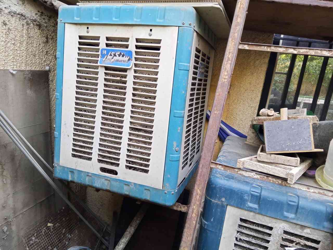 مبردات اثنين
مكينة لحام قديمة 
ميز حديد شغل تكمه ثكيل مكان بغداد شارع فلسطين رقم ***********
