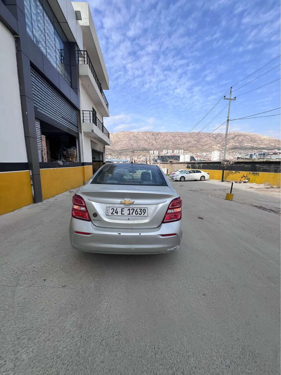 شوفرليت افيو موديل ٢٠١٧ محرك ١٦
كير ومحرك وتبريد بشرط
رقم وسنويه وهزه جديده
رقم دهوك ورقم انگليزي
باسمنا تحويلها بشرط
مكانها دهوك داخل دهوك
سياره بيها كم قطعه بخه صبغ
بس اني ابيعها حيزام بخه صبغ 
بس بدون دواخل بشرط 
بجم كبس 
سياره الف ما بيها مصرف شرط
سعرها ٧٣ ورقه ونزل ١ غرامه
*********** بيها واتس دهوك, العراق
