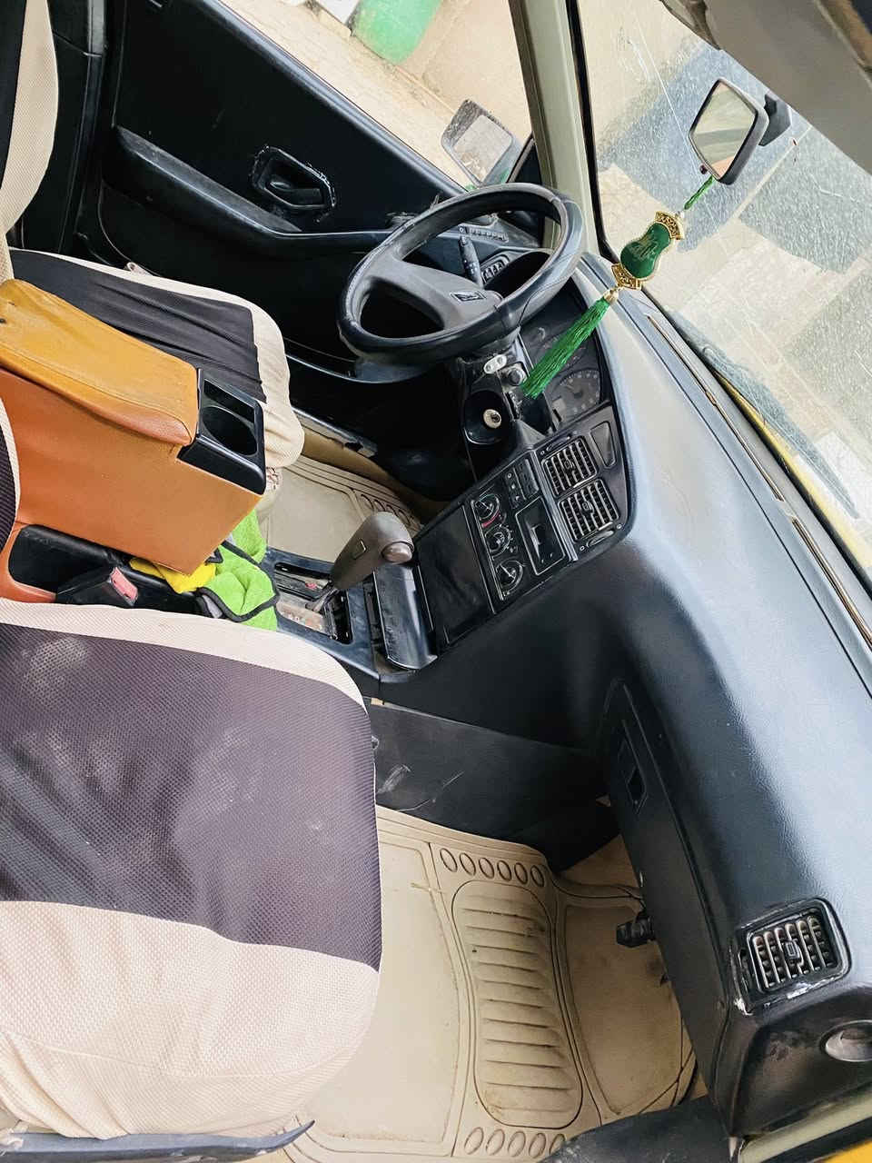 سلام عليكم بيجو موديل 2010مكينه وكير ونجي اربعه حداديه وتايركله جديدسعر 20 ورقه للبيع والمراوس ذي قار قضاء النصر هاتف ***********
