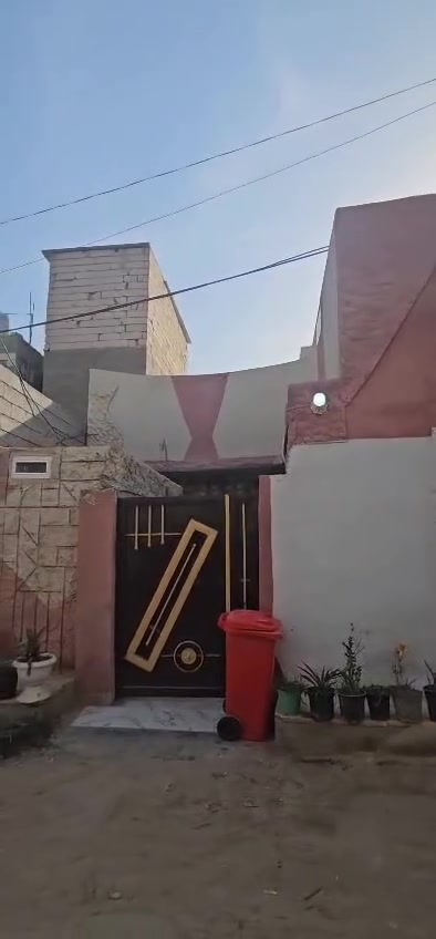 دار مساحه ١٢٠م طابق ونص العنوان الحر الصغير شارع المستوصف سند ٢٥ إقرار محكمة  يتوفر جميع الخدمات عده التبليط سعر ب٦٢ مع المجال 

***********  *********** / سيد فاضل 
مكتب العشار العنوان طريق البوبيات عمود ٨٤ قرب مدارس الكنوز
