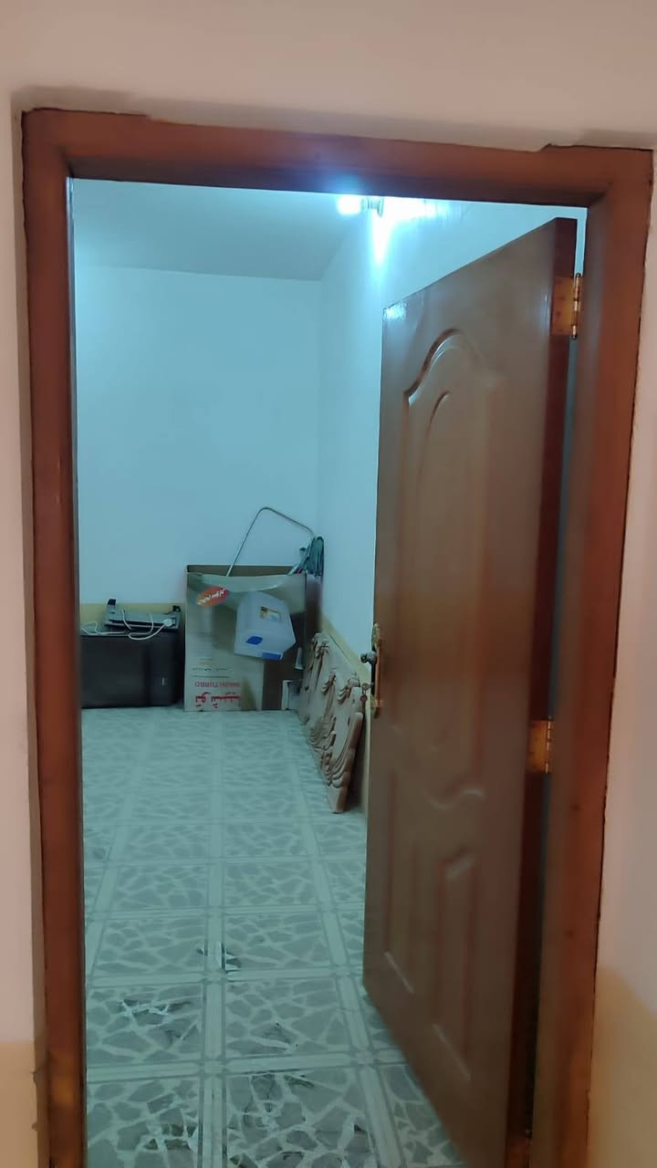 عاجل للبيع بيت طابو صرف حي الميلاد المساحه ١٠٠ متر ٣ غرف نوم طابقين صب مسلح كونكريت حرف تي يباع نقد يباع على المبادره يراوس بسياره كوري حديثه مع الفرق الشراي يتصل *********** النجف الاشرف النجف, العراق
