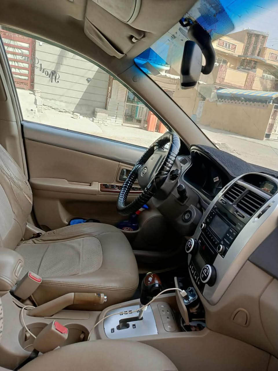 سيراتو شكل سبكترا ٢٠٠٧ 
محرك ١٦٠٠ خليجي ضررها جاملغ خلفي عكس السايق بدون دواخل فقط سيارة  محرك وكير  مكفولات
تبريد بارد خير من الله 
- قاعدة فيوزات جديدة وياها كتفات وفيوزات احتياط
- عبوة فيتبم جديدة والقديمة موجودة وياهم ٣ فيتبم شغالات وواحد من عدهم اصلي
- زوج تاير امامي جديد
سيارة مصروف عليها هواي والسيارة باسمي يعني تحويل ثاني يوم ورقمها الجديد يعني ميحتاج تتعب وماكو اي غرامة
السعر ٧٠
*********** واتساب
