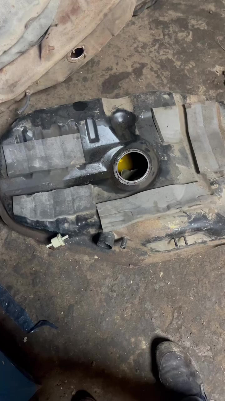 تانكي سيفيا 
العنوان الفلوجة حي الصناعي 
اتصال على الارقام 
***********
