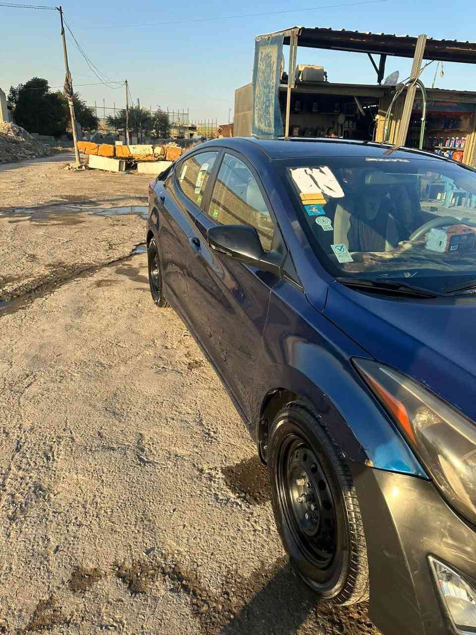 السلام عليكم مكلف بالنشر للبيع النترا وارد امريكي موديل 2016 سيارة حلوة ونظيفة رقم بغداد الماني مشروع وطني محرك كير سليم والسونار مرفق بالصور للاتصال *********** والسعر 100 ورقة وقابل للتفاوض وعنوان السيارة بغداد الزعفرانية شارع المعهد
