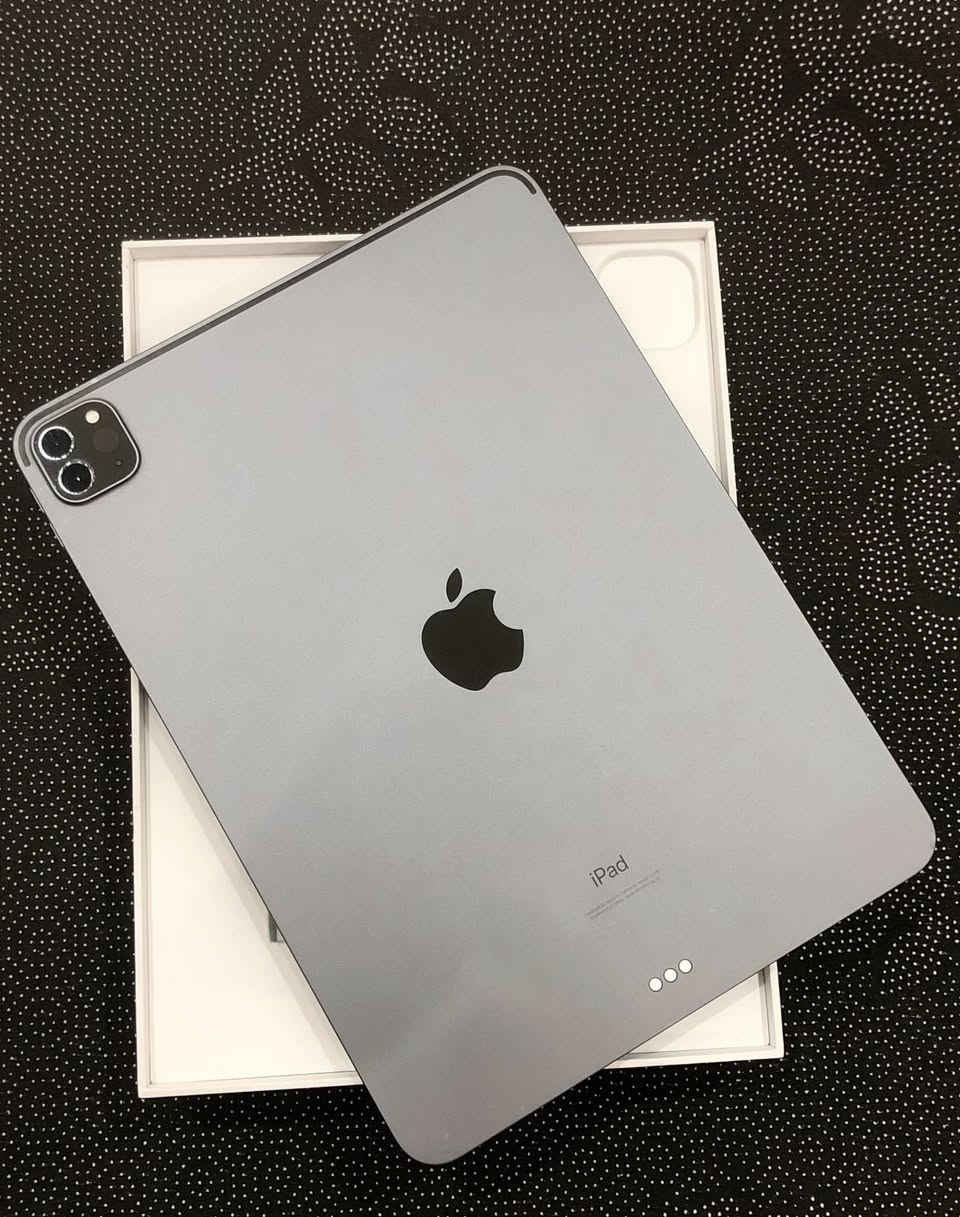 للبيع آيباد برو 11 إنج نسخة الـM1
شرق اوسط
ذاكرة 128GB
لون Space gray 
الآيباد كامل ملحقاته :
الكارتونة + الشاحنة الاصلية + لاصق حماية + گفر .
• نموذج M
• نظافة ممتازة جداً 100‎%‎
• بدون فتح او صيانة نهائياً
• مكفول من التبديل والكسر والشخوط 
• كلشي شغال على وضع الشركة
• استخدام دراسة فقط 
السعر وباقي التفاصيل خاص .


**إذا كنت صاحب هذا الإعلان وتريد حذفه لأي سبب، رجاءا أرسل رسالة إلى الدعم الفني**