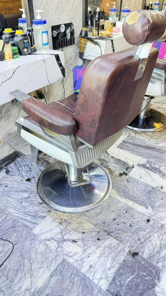 كراسي بلاموت للبيع العدد 4مستعملات يحتاج فقط دوشمه    ***********
