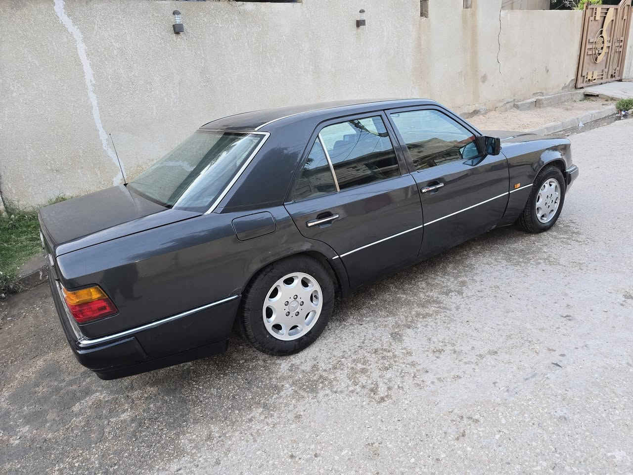 السلام عليكم مرسيدس دب للبيع
مكينه خراطيم 2800 بلادي رقم بغداد انكليزي
موديل 1992
العنوان كربلاء
رقم ***********
***********
