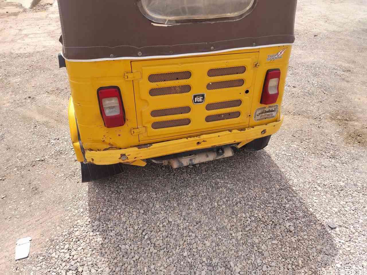 السلام عليكم شباب تكتك 20 شهر 10مرقمه رقم وسنويه تكتك جاهزه كبل لشارع بيه طخه يم البكلايت الخلفي موضحه بل صور مكاني ديالئ الخالص (***********) السعر 4800 وبيه مجال
