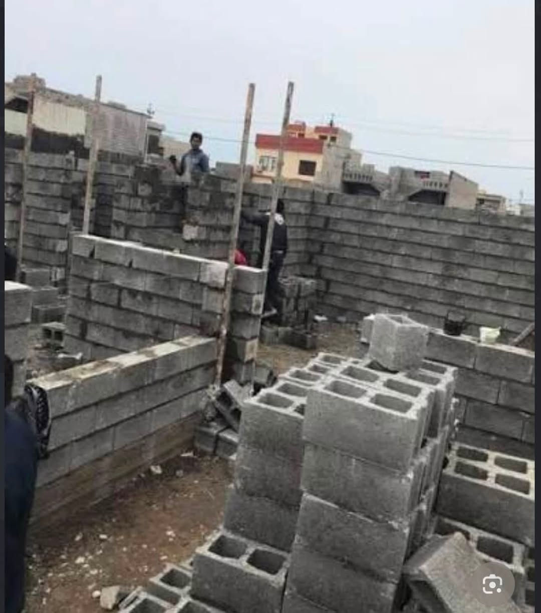 اسطه بناء متوفر وهذا شغلنه 
الاتصال ‭***********‬
