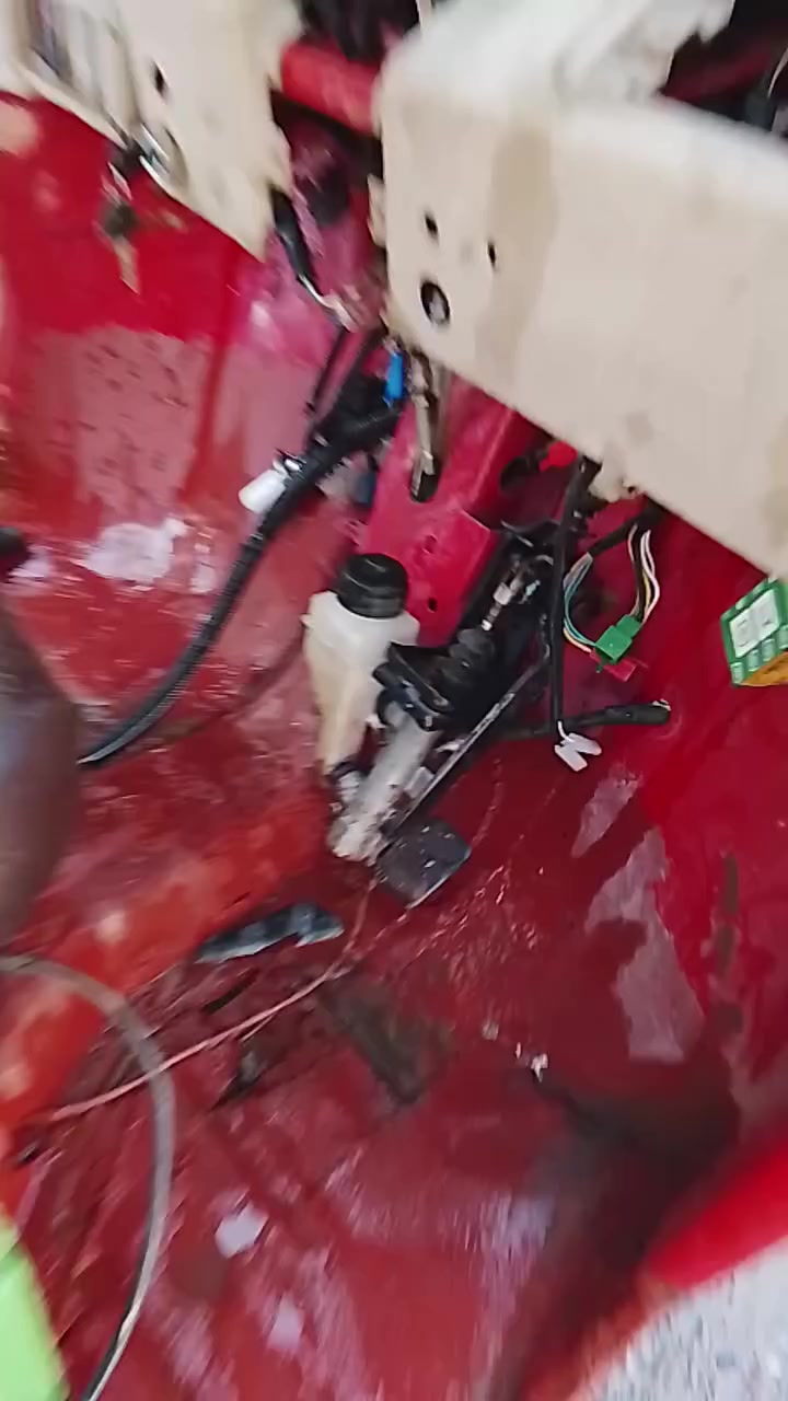 السلام عليكم تكتك زيل محوره باجاج ضفيره امامي وخلفي سلف ملف قماجي كلشي جديد  مكان  زعفرانيه ***********
