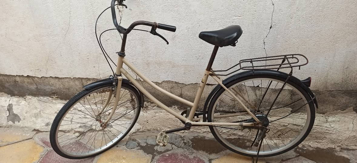 سلام عليكم ورحمه الله ( مكلف بلنشر ) 
اخواني بايسكل للبيع لون حليبي 
حجم 26 بايسكل حلو ونظيف 
سعره ( 75 الف )  عنوان سماوة مركز 
رقم الهاتف *********** بيه واتساب
