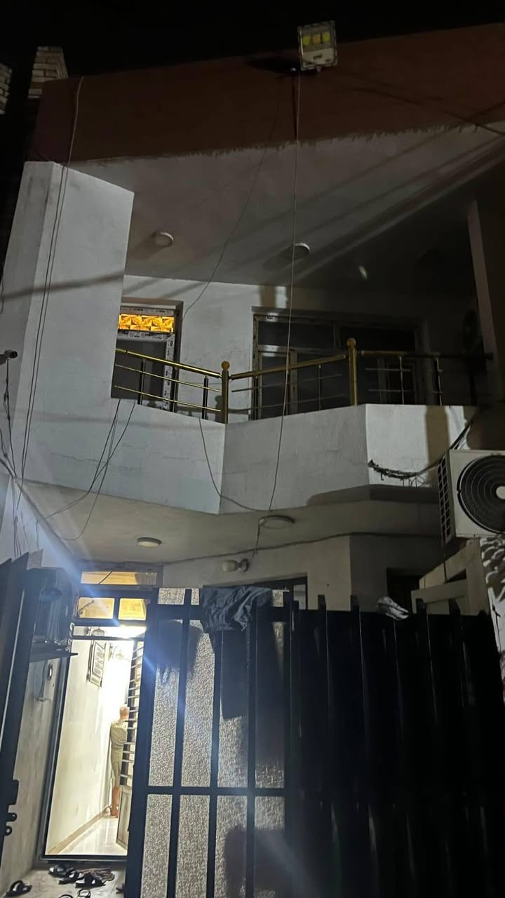سلام عليكم للبيع بيت في منطقة الدورة ابوطياره زراعي مساحه 85متر واجهه 5نزال 16 البيت بناء 2020للتفاصيل اكثر لل الاتصال بالرقم خط بيه واتساب ***********
