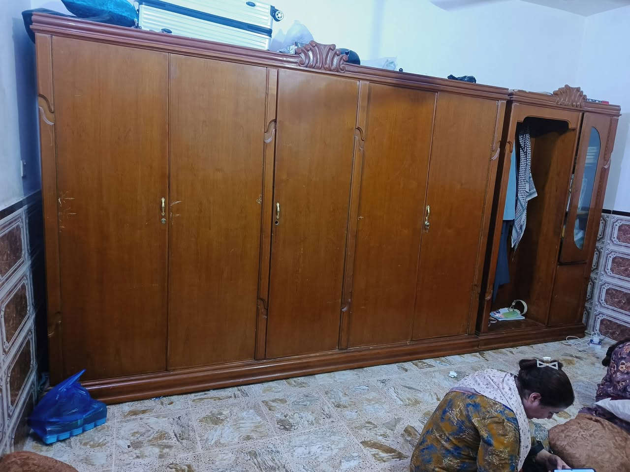 غرفة صاج نظيفة كاملة مكملة بدون كسر ولا ضربة كنتور وزاوية وميز تواليت وجرباية وكومديات كلها نقشة وحدة بس تلميع واقفالة صاجها خمسة ملم سعرها ب٥٠٠ مع مجال بسيط عنواني نجف حي المهندسين بالاخير قرب دائرة المكافحة


**إذا كنت صاحب هذا الإعلان وتريد حذفه لأي سبب، رجاءا أرسل رسالة إلى الدعم الفني**