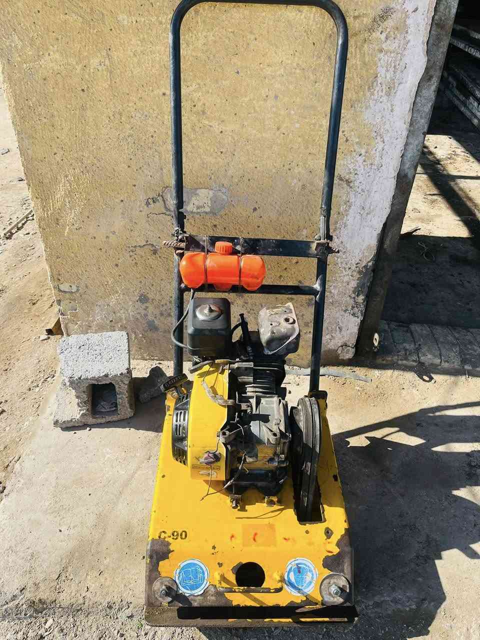 للبيع مكان بابل
١٧٥ وبيها مجال 
***********
