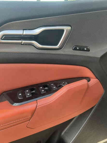 كيا سبورتج (برستيج xpro) موديل2023 اعلى فئه فول مواصفات 
مواصفات:-
رادار امامي جانبي  خلفي توقف ذاتي 
شاشة كبيرة
محرك 2500 
عداد دجتال
خمسة كاميرات 
كشنات خزن
كشنات كهربائية
بصمة تشغيل + بصمة أبواب
اشاير ترحيب
تشغيل عن بعد
بانوراما بطول السقف
صندوق كهربائي 
لايتات عدسات زينون
سياقة ذاتية 
كشافات زنون لمس
حساسات أمامية وخلفية
نظام فورويل (4x4)
كشنات   تبريد.  + تدفئة 
ستيرن هيتر
نضام  منحدرات
هندبريك كهربائي
ثيمات عدادات متغيرة
أوتو هولد + أوتو ستوب
نقاط عمياء
مثبت سرعة
تبريد خلفي قطعتين 
حادث بنيد مبدل +جاملغ بارد 
سعر 214
للاستفسار اكثر الاتصال او مراسلة واتساب
.***********
