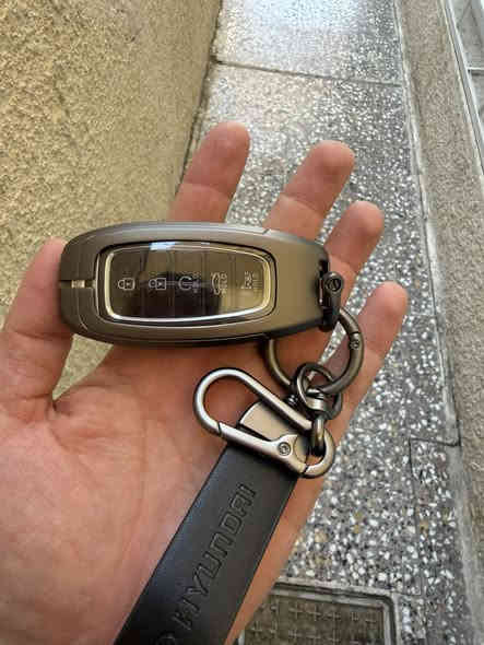 هونداي النترا 2023 
مكينه 2.0 دوش بدون ايرباكات 
السعر :155 ورقه وبيه مجال جدا بسيط 
ماشيه 30 الف 
السياره جديده جدا 
تحويل مباشر او وكاله 
موصفات /- 
ويل كب + شاشه وكاميرا وبصمه وباقي الموصفات 
يوجد سونار مرفق مع سياره 
صبغ فقط جاملغ وربع البنيد 
كفاله عامه شواصي وايرباكات 
العنوان الكاظميه 
***********
