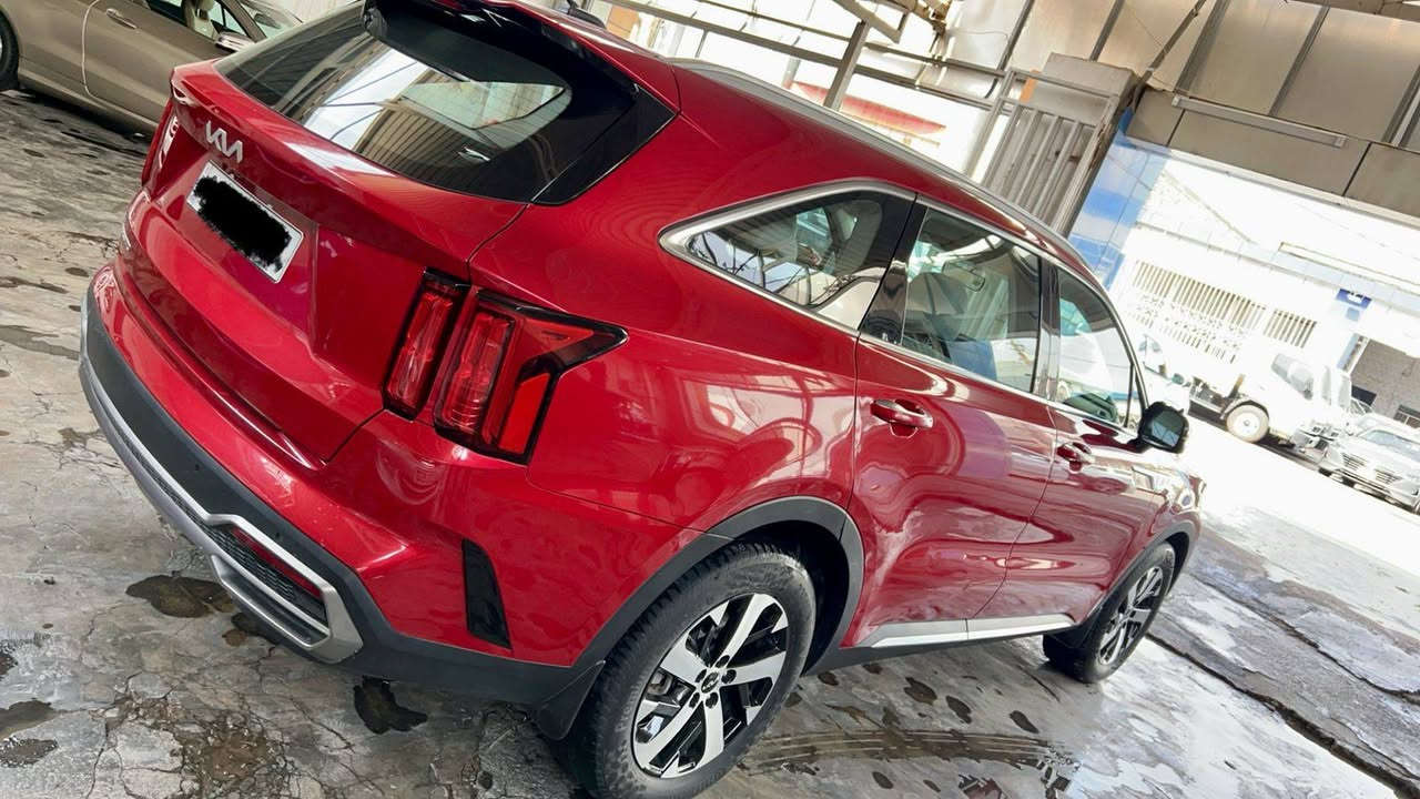 السلام عليكم سورنتو ٢٠٢٣ خليجي مكفول من الصبغ والتبديل عدا بارد بلباب الخلفي الأيمن  ٤سلندر محرك ٢٥٠٠ سقف بانوراما صندوق كهرباء داخل جلد مقعد كهرباء ، تحكمات كامله ،مثبت سرعه، تبريد شاشه ، سايدبريك دكمه  ،حساسات أمامي خلفي ،مانع انحدار،AUTOHOLD، DRIVEMODE، السياره بصمه ،تشغيل عن بعد ، أبواب بصمه ،مري كهرباء ،اشاره بلمري ،شاشه كاربلاي ،شاحن وايرليس ، مانع تزحلق ،كامره خلفيه ، ويل 18، لايت اربع عدسات وكشافات أمامي خلفي ،ماشيه ٧٦٠٠٠كم ،رقم أربيل الجديد بأسمي السعر ٢٣٥٠٠وبيه مجال للاتصال ***********
