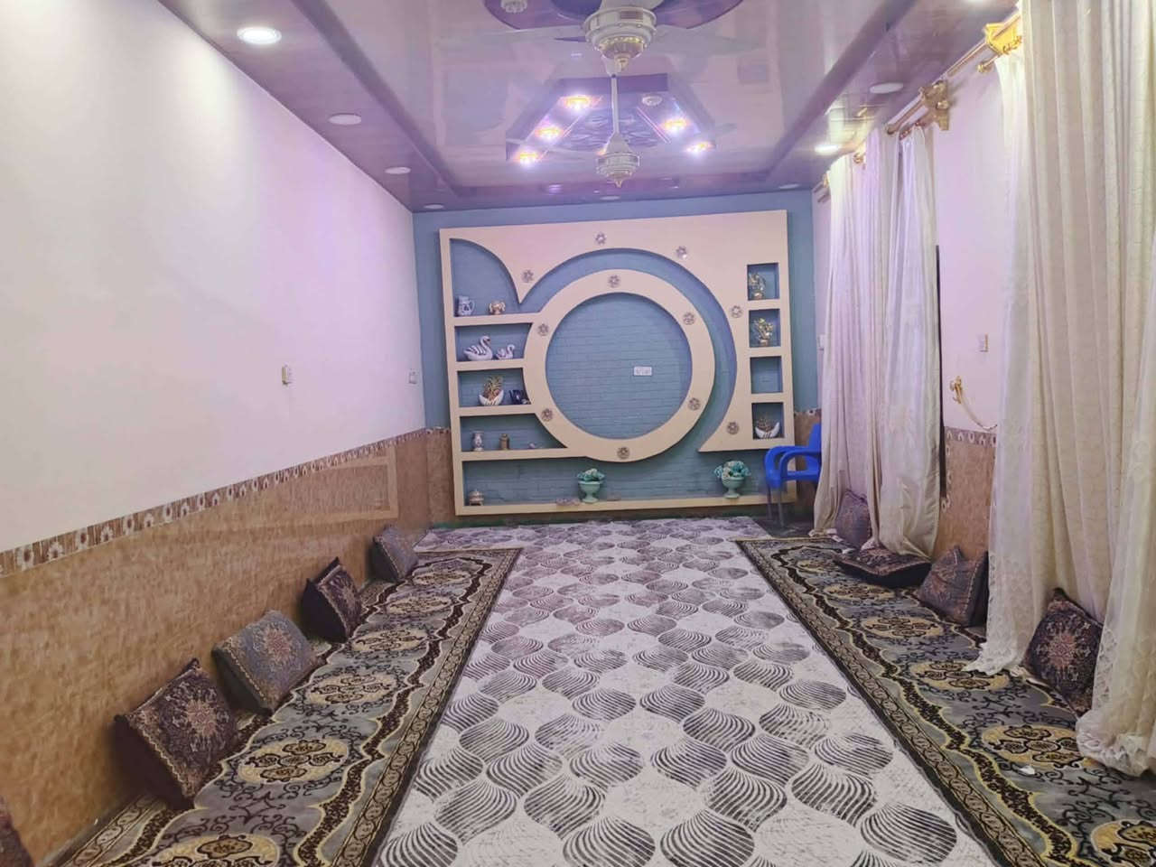 سلام عليكم بيت للبيع تبلغ مساحاته250 متر مع ارض اربع دوانم ونص المكان كربلاء طويريج البيت ع شارع متوفره جميع الخدمات وبيه ثلاث حدائق سعر 460وبي مجال


**إذا كنت صاحب هذا الإعلان وتريد حذفه لأي سبب، رجاءا أرسل رسالة إلى الدعم الفني**