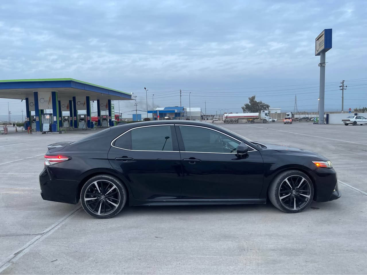 كاميري موديل 2018 XSEقبات موصفات ته نها بانورما نيه ناو سور كامل حساس رادار ٣ مودل ليخورن ٣ گئر ئاوينه رادار ئوتو هولد كوشن هيته ر كارباي كئر مه كينه به شه رته ٢ بارجه و ٣ به له ي بويغه ژوري سبوخي نيه ٤ بستونه نرخي ١٥٨ مجال ٦ ورقه ي غرمه ي له سه ره باش معامله ده ي كه رينمه وه *********** أربيل, العراق
