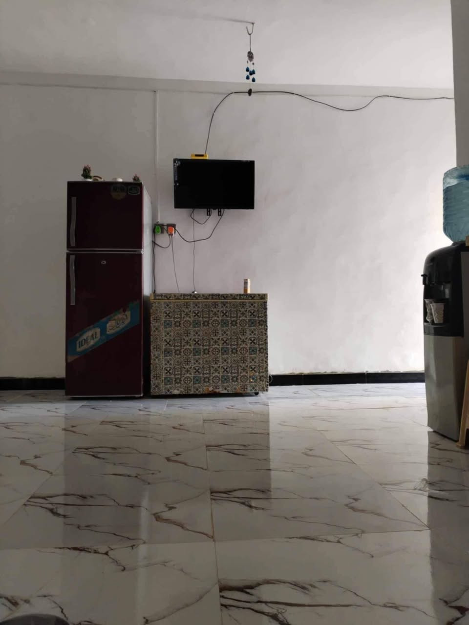 السلام عليكم 
للبيع مشتمل ١٠٠واجه٥ونزال ٢٠ منور خلفي غرفه منور حمام صاله مطبخ ديوانيه كراج سياره غرفه فوك تحتاج ترتيب درجج خارجي حي صلاح الدين خلف جامع الهدى سعر ٤٥تفاصيلل
***********
