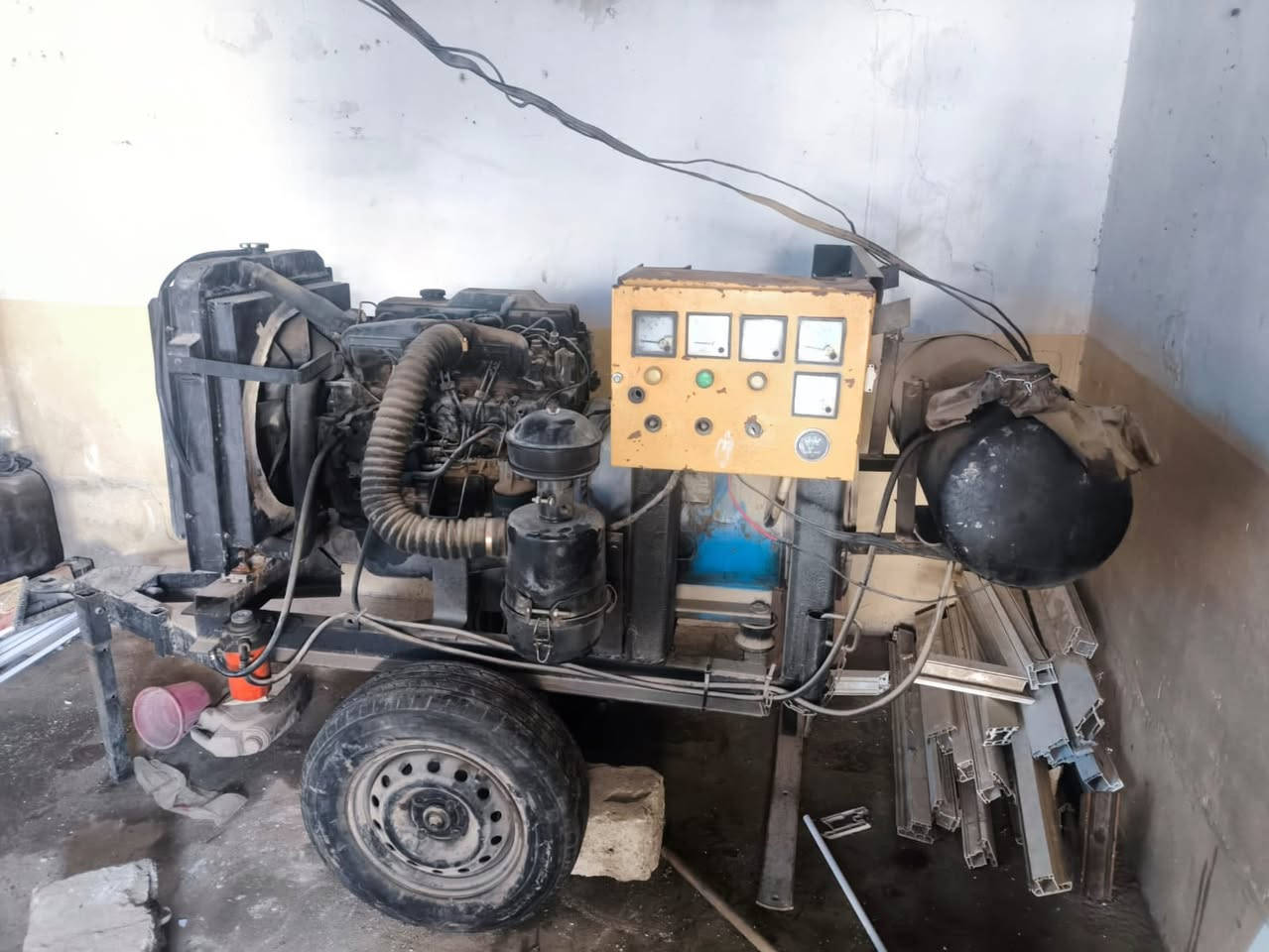 السلام عليكم

يوجد مولد للبيع ( محرك كيا ) شرط التشغل نضافه فول  

السعر 17 ورقة وبي مجال

للأستفسار الاتصال على

***********
