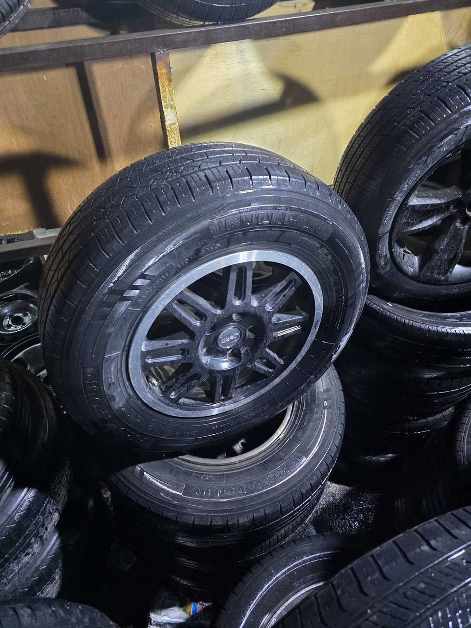 سلام عليكم شباب خدمات قيصر البهادلي ترحب بكم دائمن بيع وشراء مراوس جميع الوياله صبغ حراري ضمان سنه ***********
