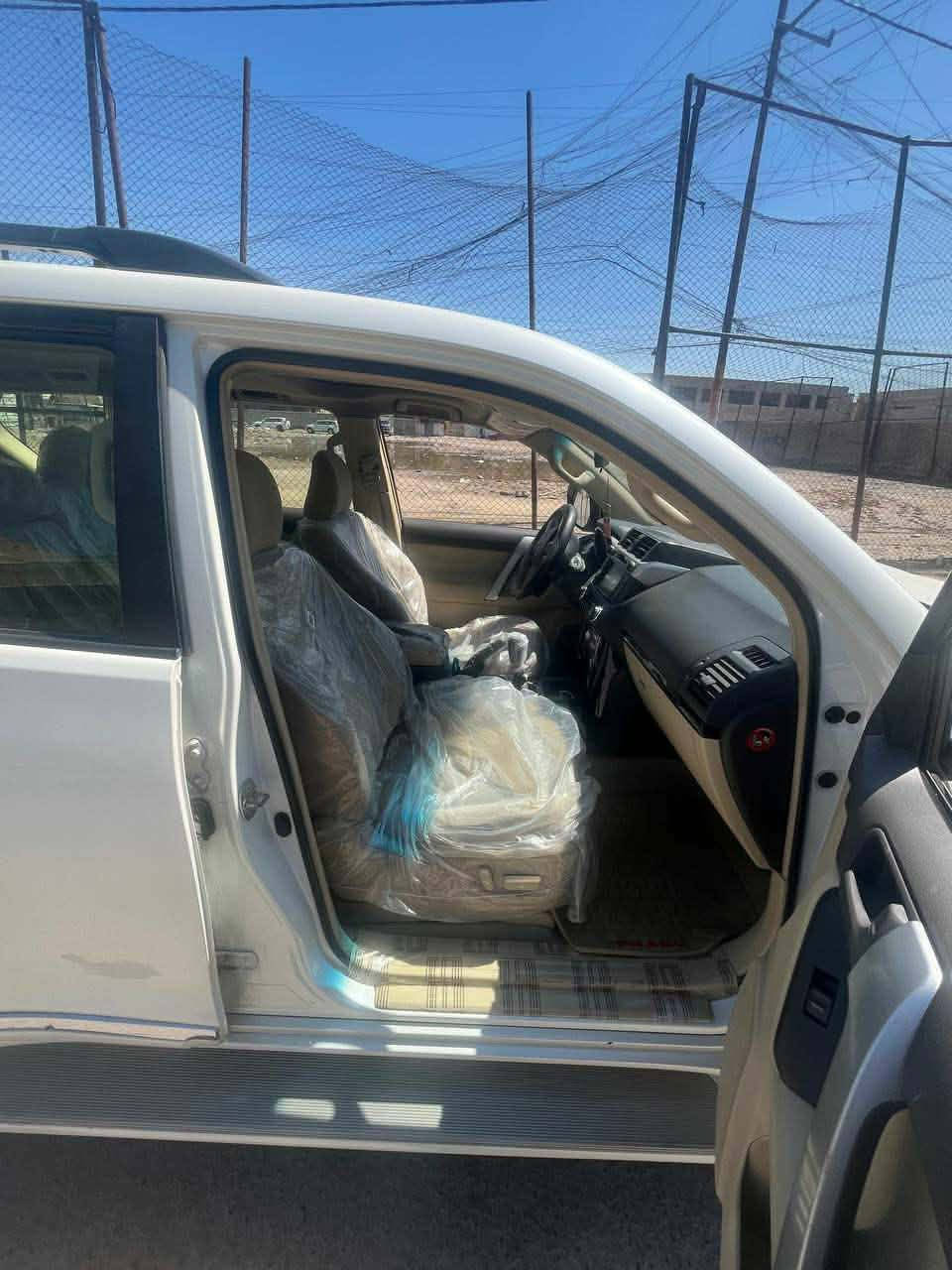سلام عليكم برادو مديل 2015كويتة السيارة فول موصفات فتحة فور ويل بسمنه السيارة تحويل ثاني يوم مكفولة من الضربة والصبغ بيه بارد بسيط بالباب وره الصدر فقط كفالة عامة كشنات كهربائية  تحكم إسترين بيه بصمتين كامرات 
V6
تبريد ثلج بيه سوتر السيارةالسعر320$
مكاني بغداد شارع فلسطين 
الاستفسار ***********

