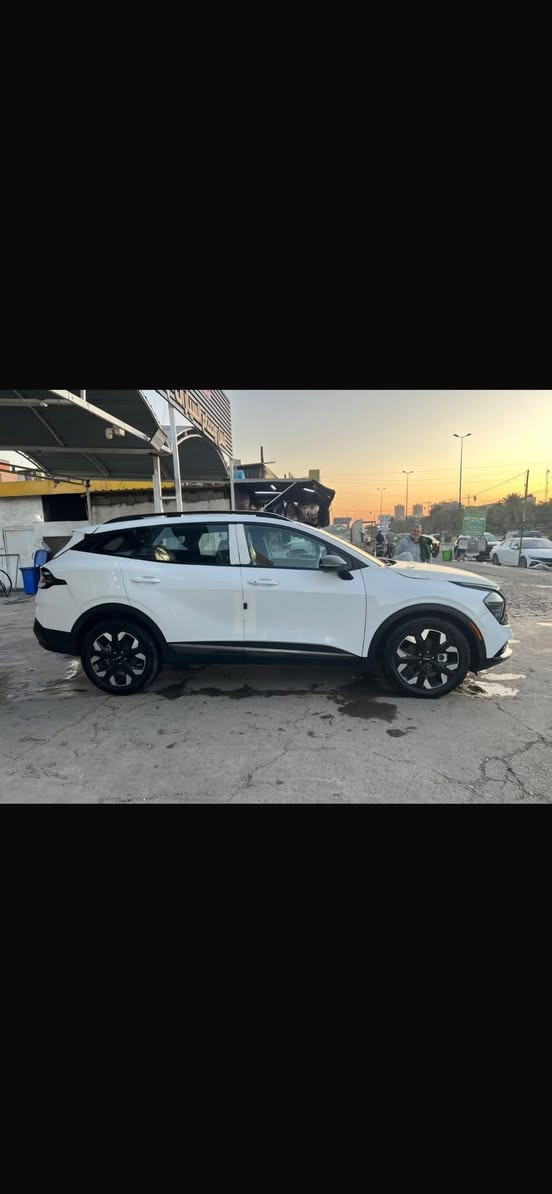سبورتج وارد امريكي  موديل 2024 رقم بغداد اكس لاين فول ماعدا البنور روما صبغ 3 قطع 
 العداد 9000
جاهزة السيارة مكاني حي الجامعه 
الاستفسار ‭+964 775 223 9601‬
