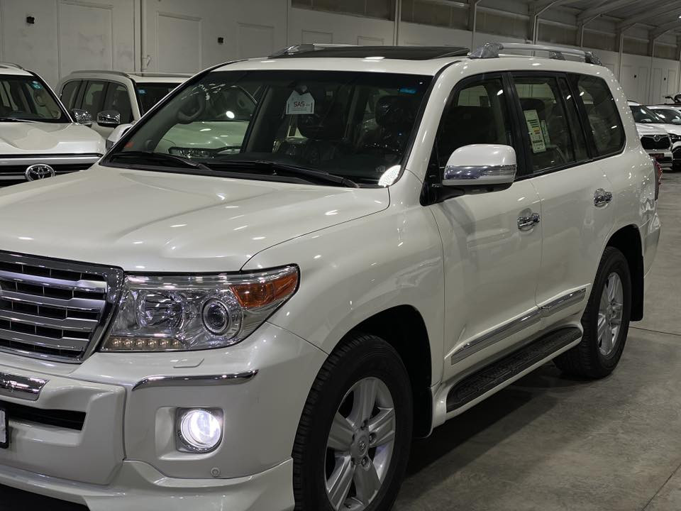 تويوتا لاندكروزر 2014 فئة VXR فول 1/1 ماشية 190 الف كيلو حقيقي كلش جديدة شرط الكارتون جديدة جداً
السيارة رقم بغداد بسمي تحويل مباشر ثاني يوم و سيارة مكفولة كفالة عامة من اي ملاحظة وشرط السونار و  مكان السيارة هو بغداد الكاظمية ورقمي ***********ترهم بيع او مراوس اتصل للاستفسار عن اي تفاصيل و
السيارة بصمة وتشغيل عن بعد و حساسات امامية خلفيوكامرات 360 داخل قرميدي بلادي جلد اصلي وكرسي 3دكم و ستيرن كهرباء مري كهرباء و دشبول لكزز و صندوق كهرباء وتحكم ستيرن جهتين و شاشات خلفية بلادي و 
جكات و بعد هواي مواصفات معروفة عن VXR
